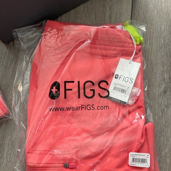 Figs Coral scrub set - Picture 8 of 9